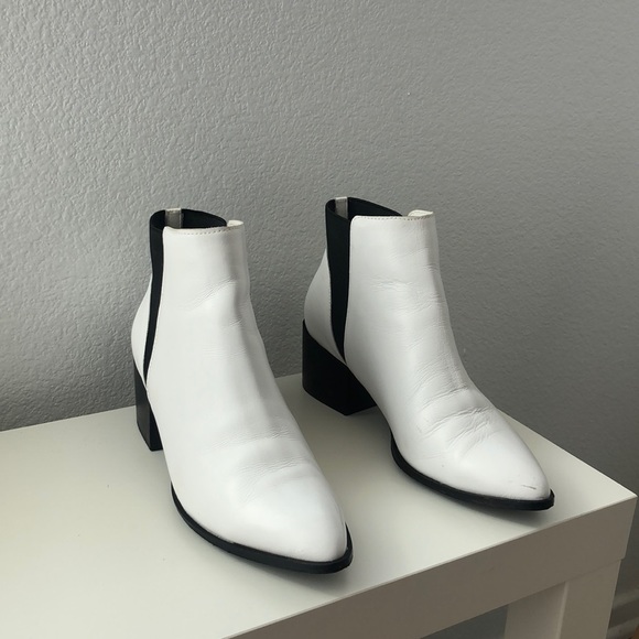 chinese laundry finn bootie white